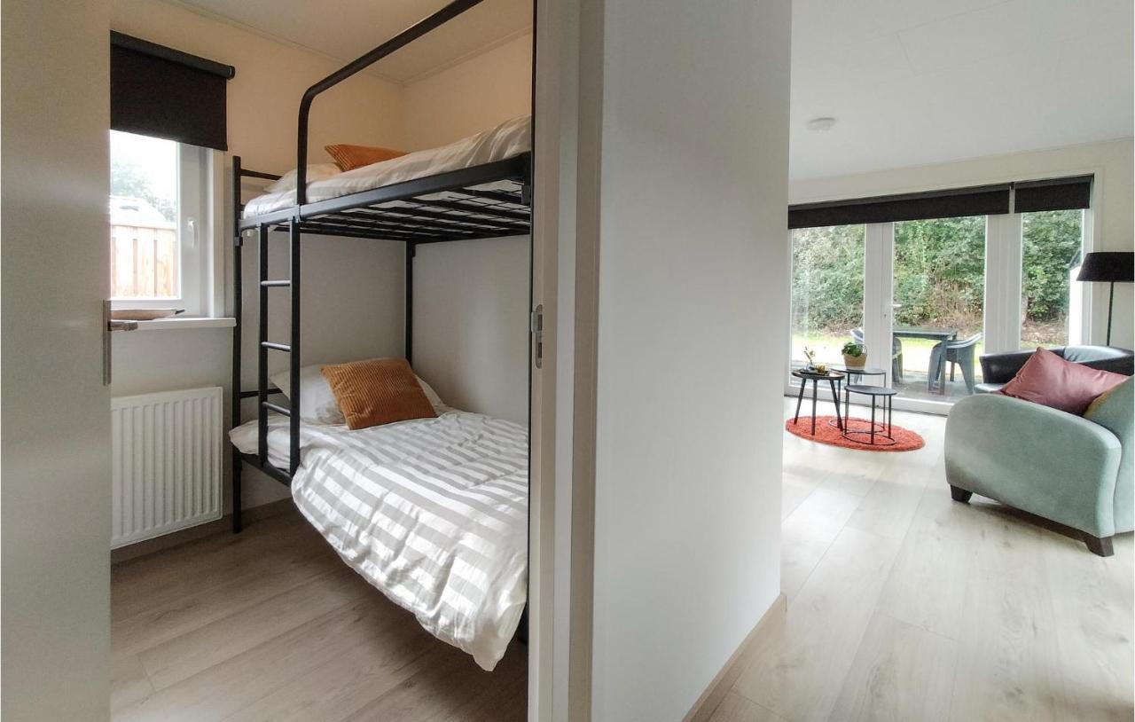2 Bedroom Awesome Home In Heinkenszand Экстерьер фото