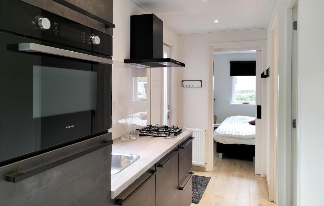 2 Bedroom Awesome Home In Heinkenszand Экстерьер фото
